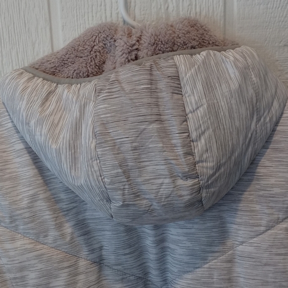 New Balance medium coat excellent condition - Picture 9 of 14